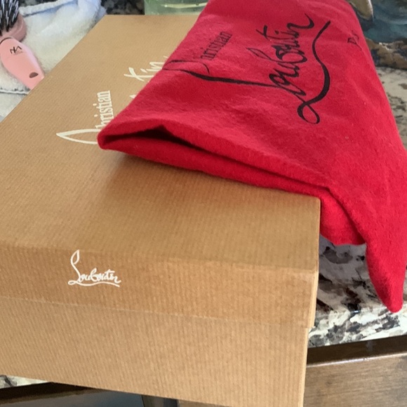 Shose - Picture 2 of 6